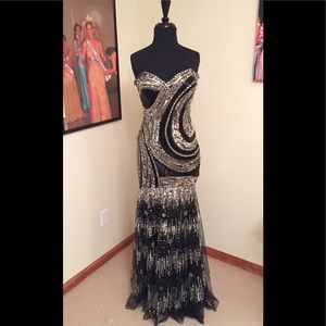 This is a gorgeous, fully beaded, Jovani prom, pageant or special occasion gown!